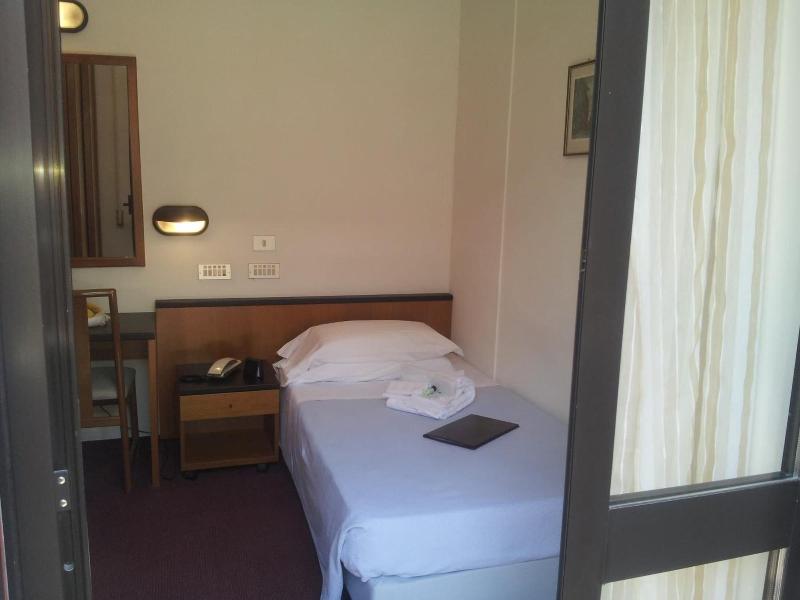 Hotel Montecarlo - Oda