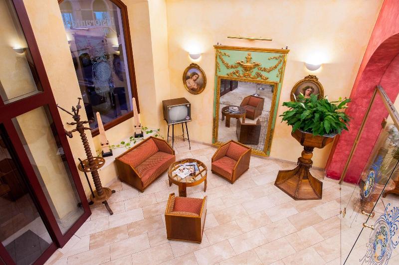 Hotel Flora - Lobi