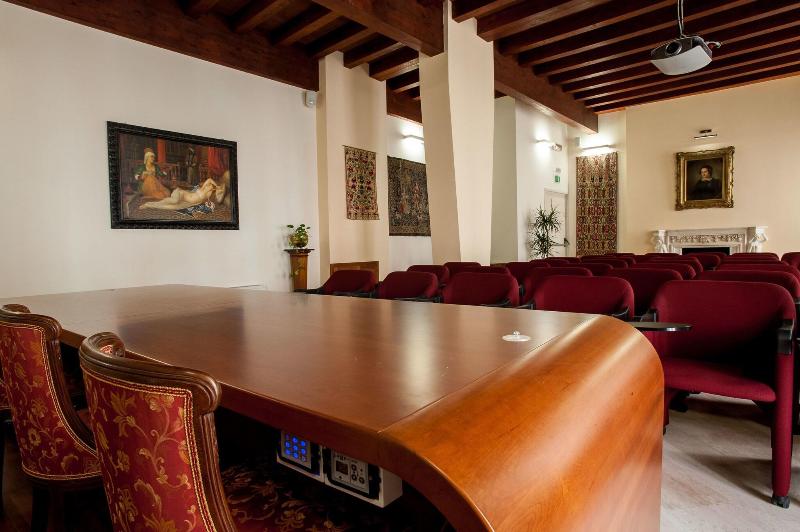 Hotel Flora - Toplantı