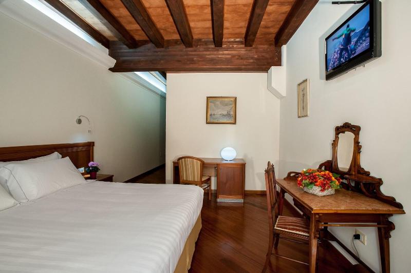 Hotel Flora - Genel