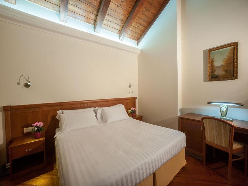 Hotel Flora - Genel