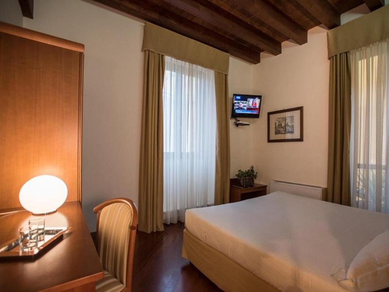 Hotel Flora - Genel