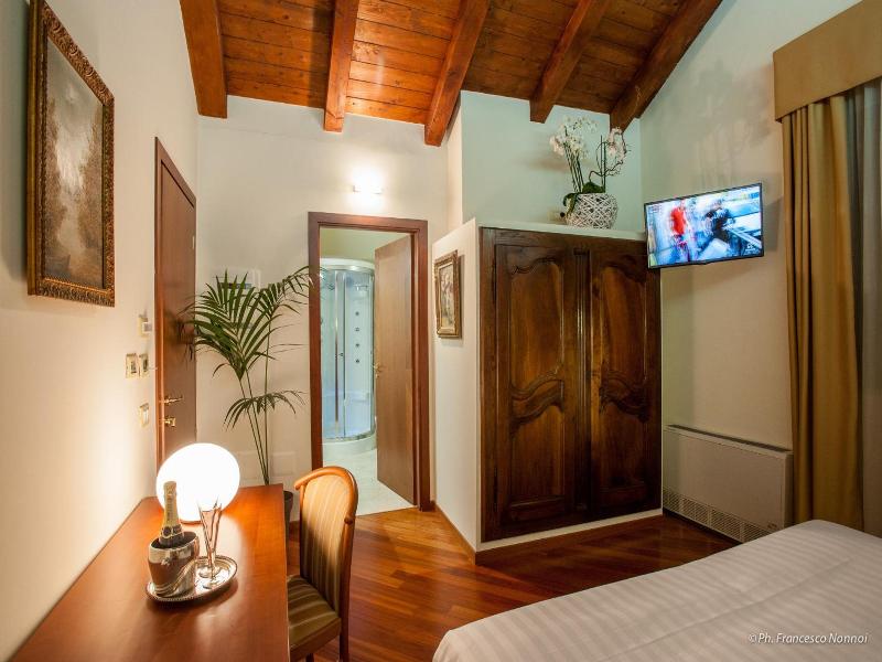 Hotel Flora - Genel