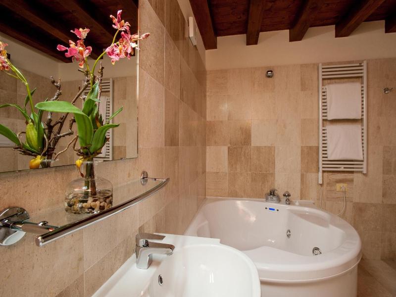 Hotel Flora - Genel