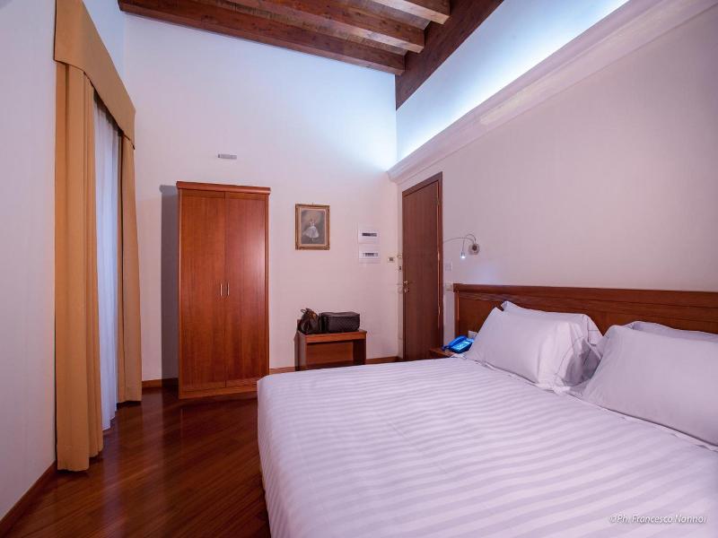 Hotel Flora - Genel