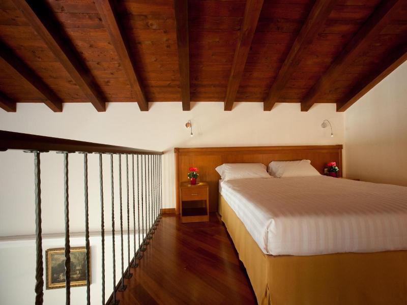 Hotel Flora - Genel