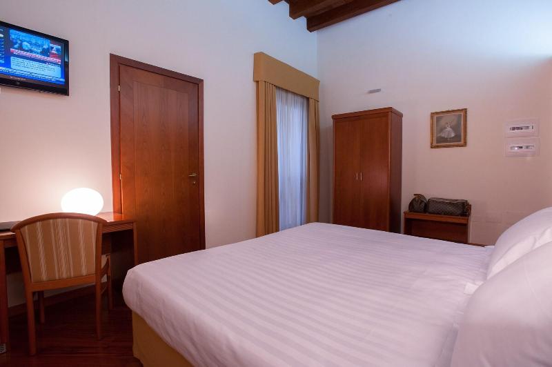 Hotel Flora - Oda