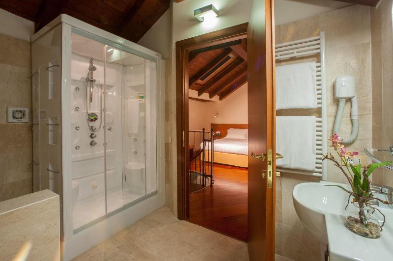 Hotel Flora - Oda