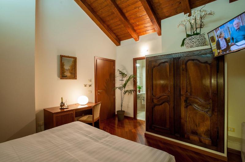 Hotel Flora - Oda