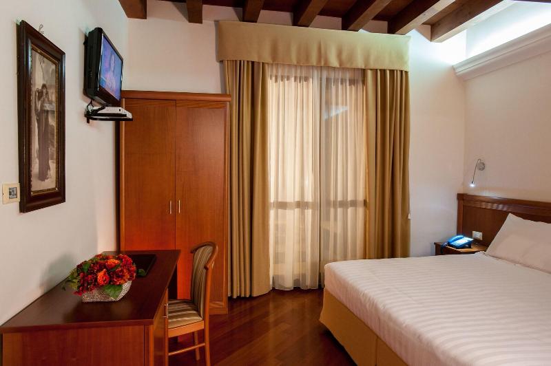 Hotel Flora - Oda