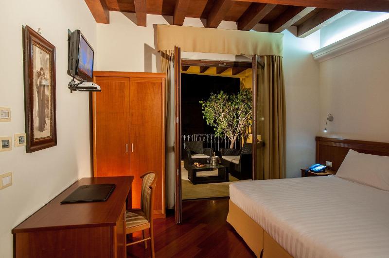 Hotel Flora - Oda