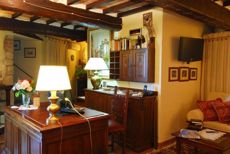 Albergo Torre Sangiovanni - Lobi