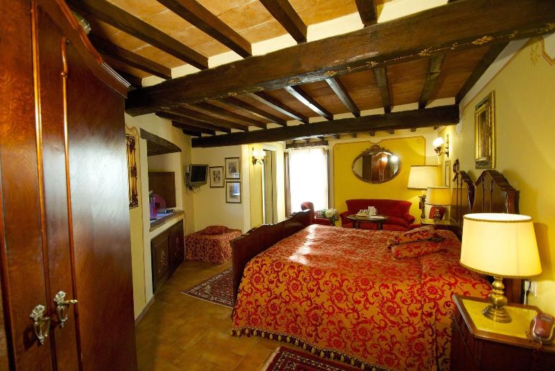 Albergo Torre Sangiovanni - Oda