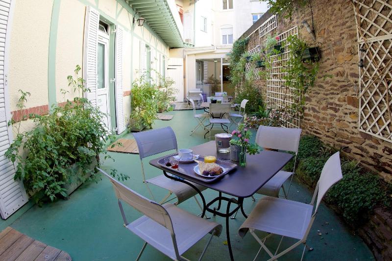 Garden Hotel - Genel