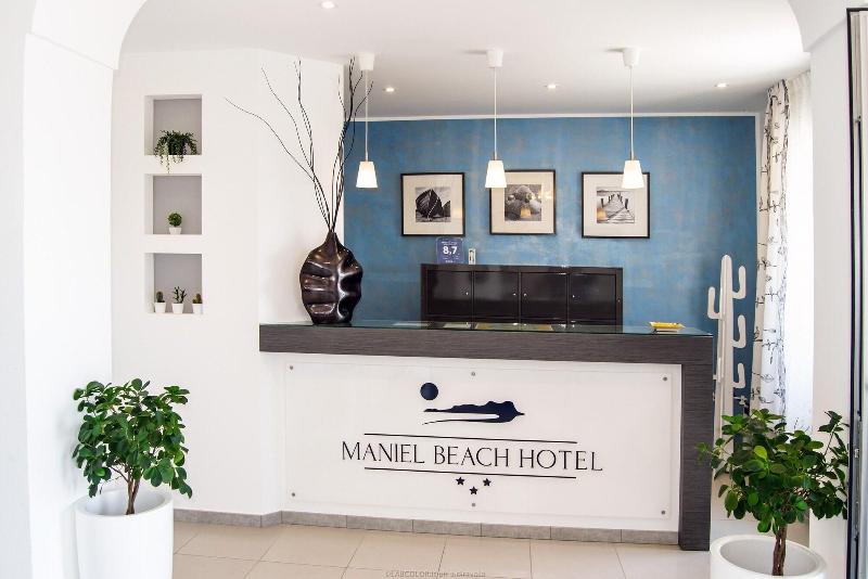 Maniel Beach Hotel - Lobi