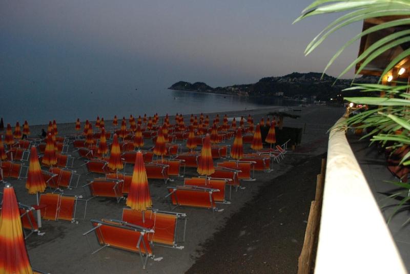 Maniel Beach Hotel - Toplantı