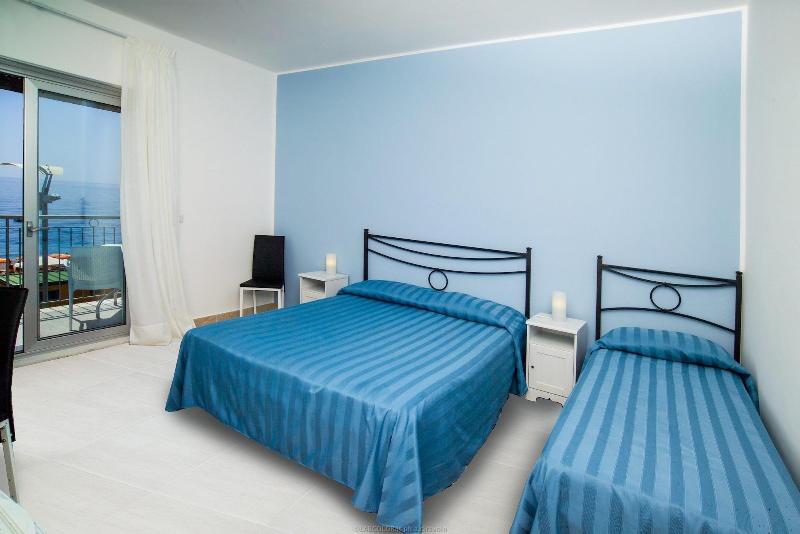 Maniel Beach Hotel - Oda