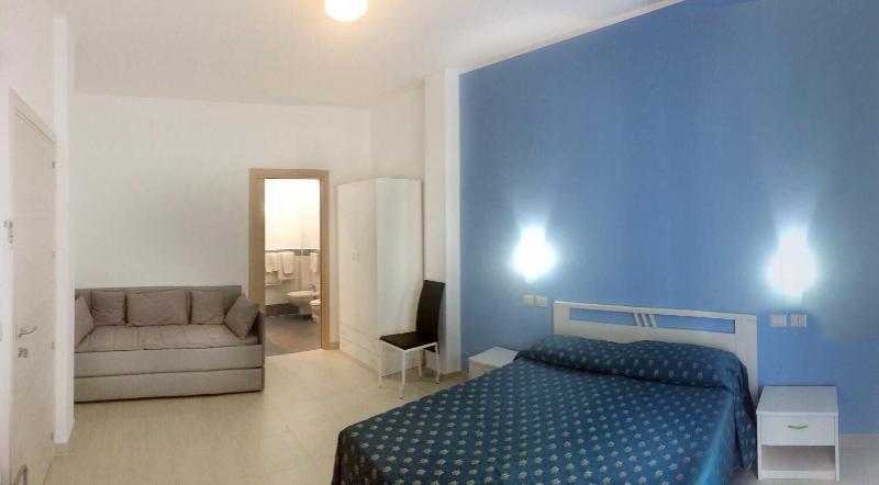 Maniel Beach Hotel - Oda