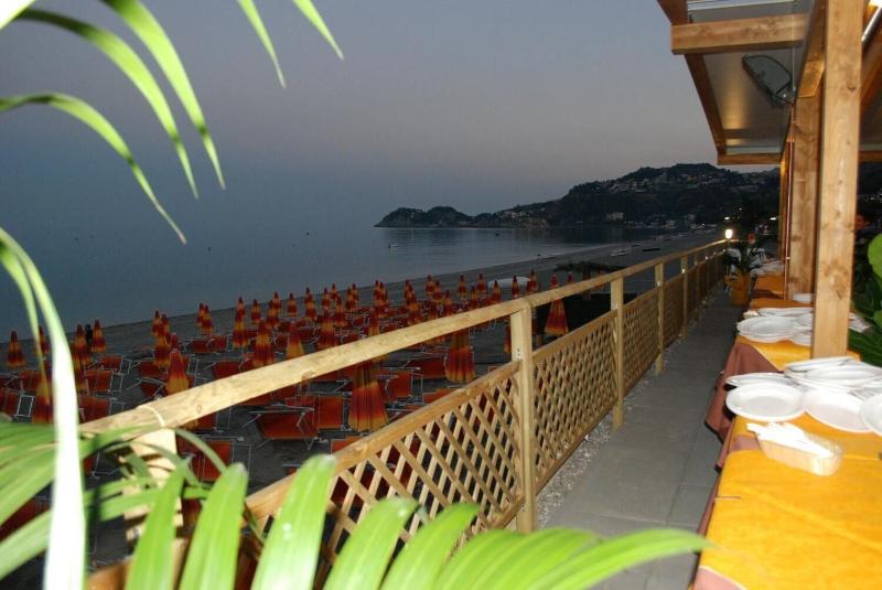 Maniel Beach Hotel - Oda