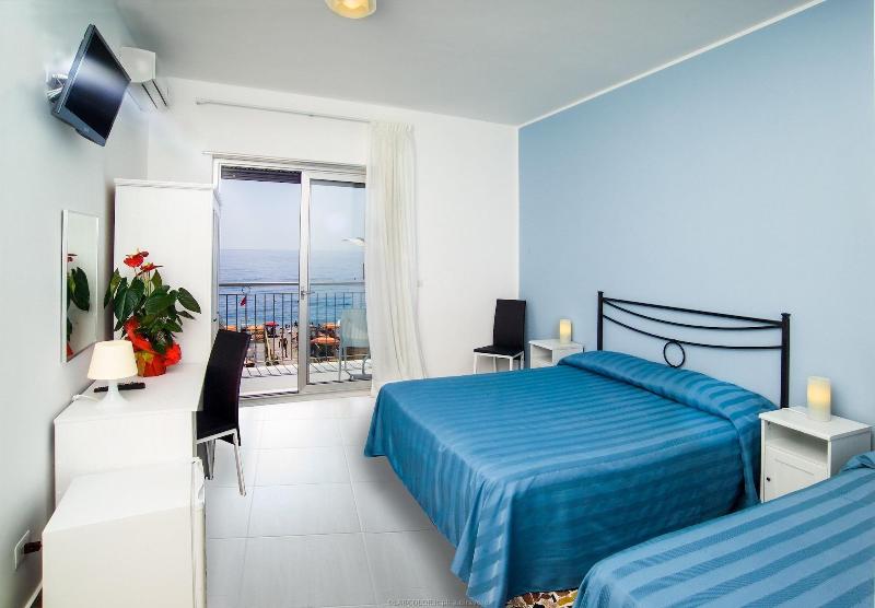 Maniel Beach Hotel - Oda