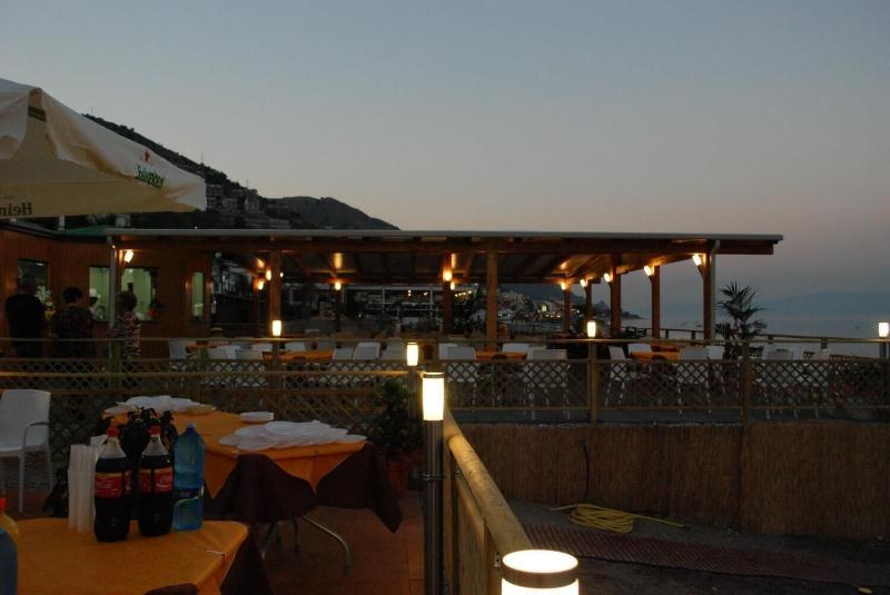 Maniel Beach Hotel - Restoran