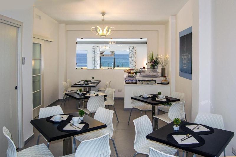 Maniel Beach Hotel - Restoran