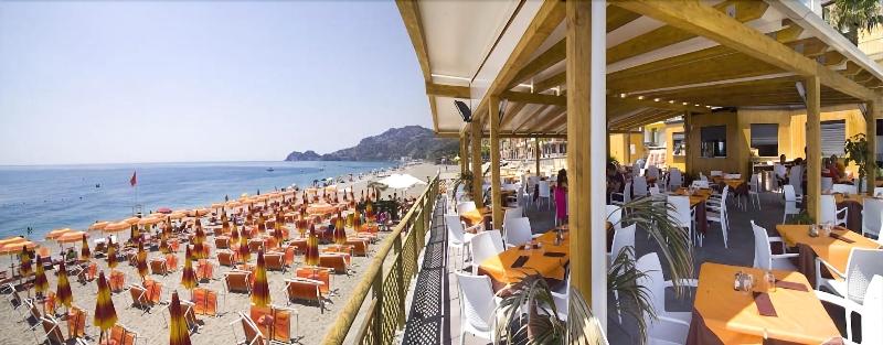 Maniel Beach Hotel - Restoran
