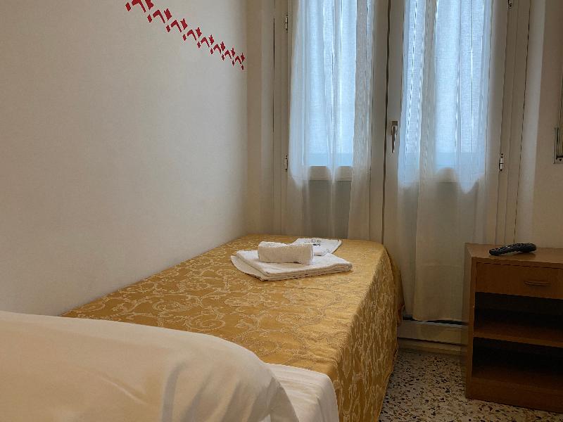 Hotel Nanni Garni - Oda