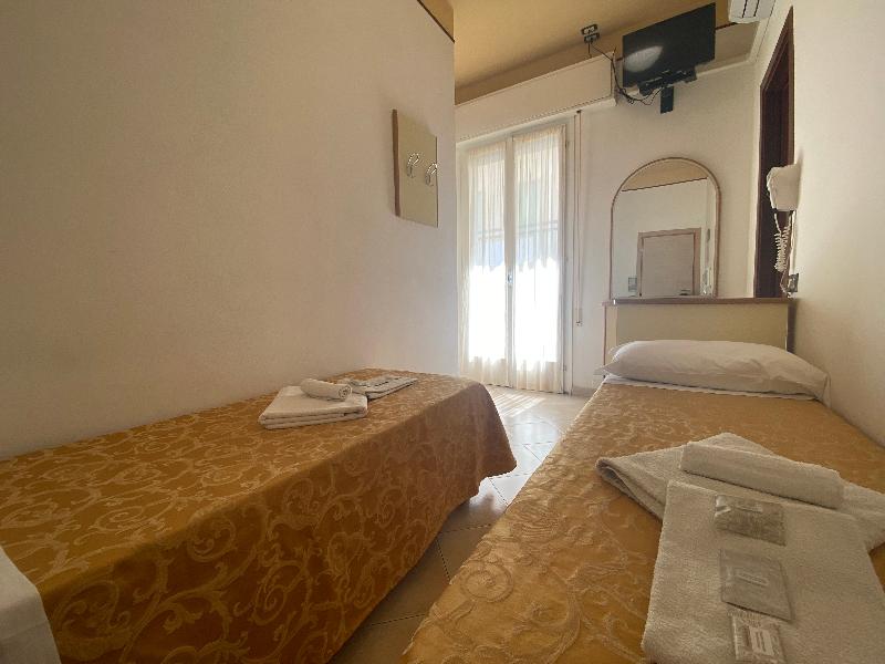 Hotel Nanni Garni - Oda
