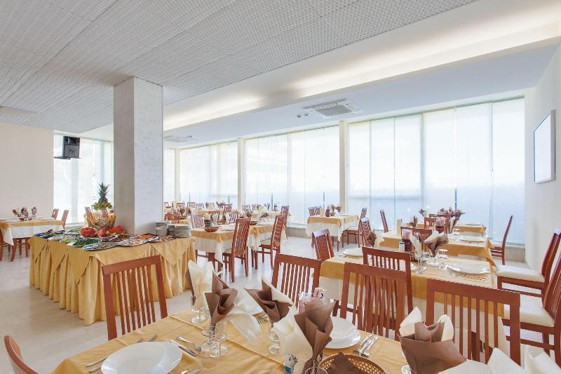Hotel Holiday Park - Restoran