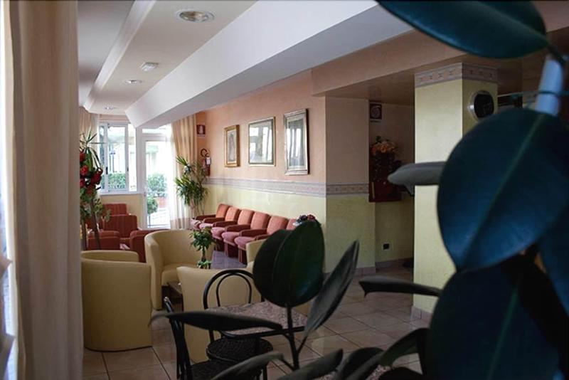 Hotel Monica - Lobi