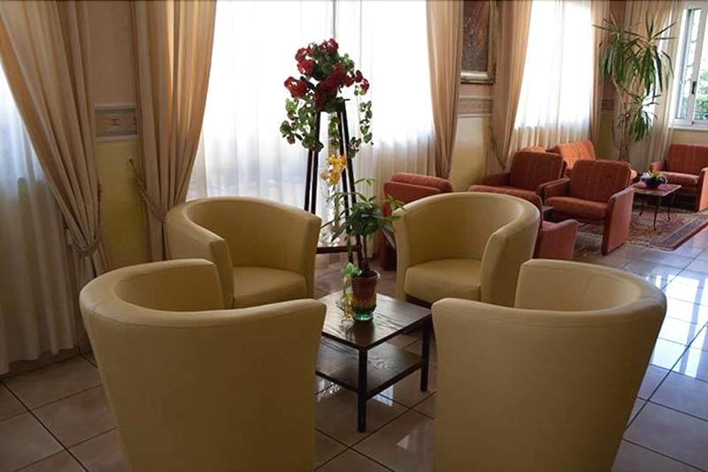 Hotel Monica - Lobi