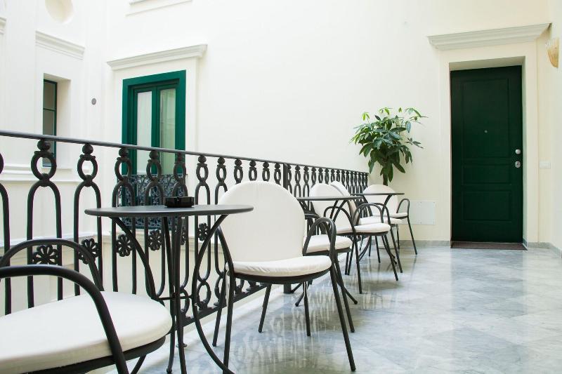 Central Gallery Rooms - Bar