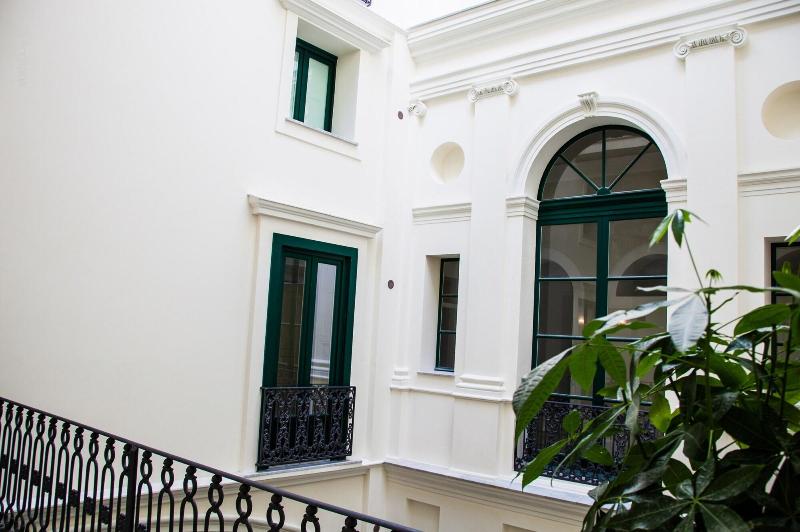 Central Gallery Rooms - Lobi