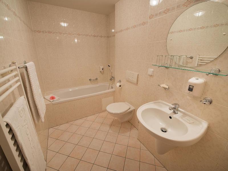 Ea Hotel Elefant - Oda