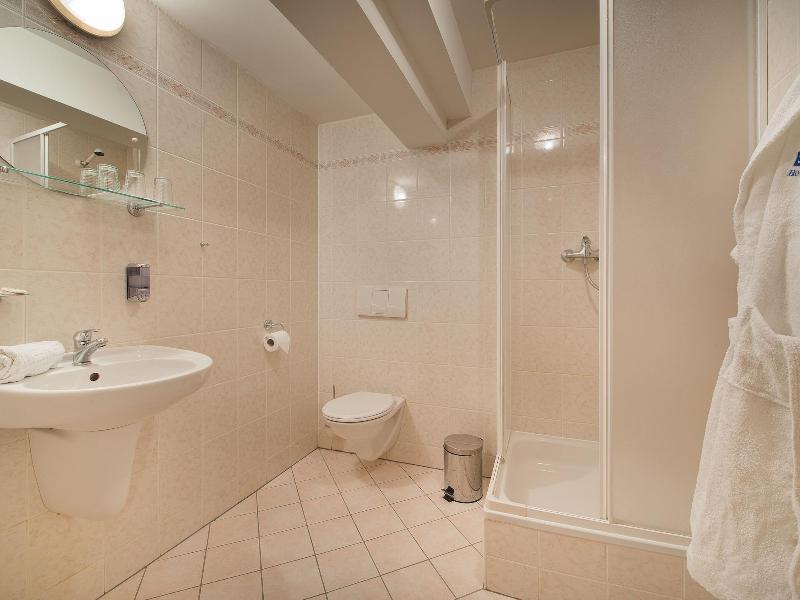 Ea Hotel Elefant - Oda