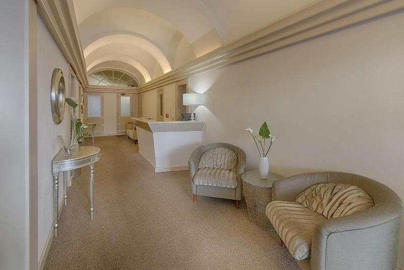 Hotel Embassy - Lobi