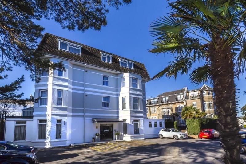 The Connaught Lodge - Genel