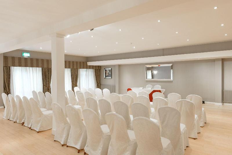 The Connaught Lodge - Genel