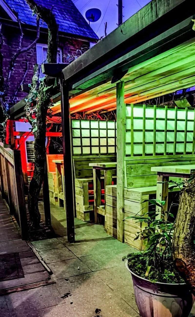 Ox Hotel Bar & Grill - Teras