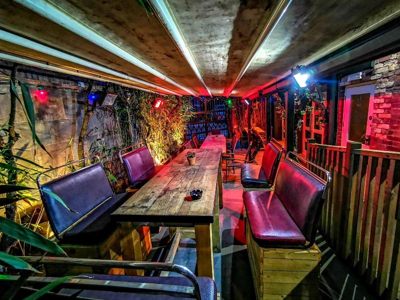 Ox Hotel Bar & Grill - Teras