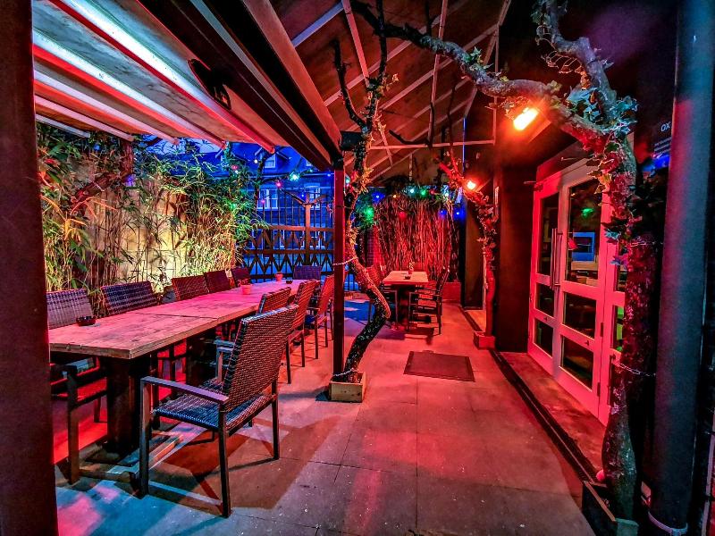 Ox Hotel Bar & Grill - Teras