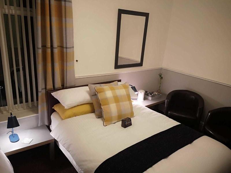 Lynbar Hotel - Oda