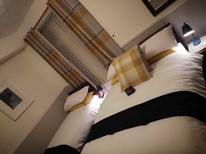 Lynbar Hotel - Oda