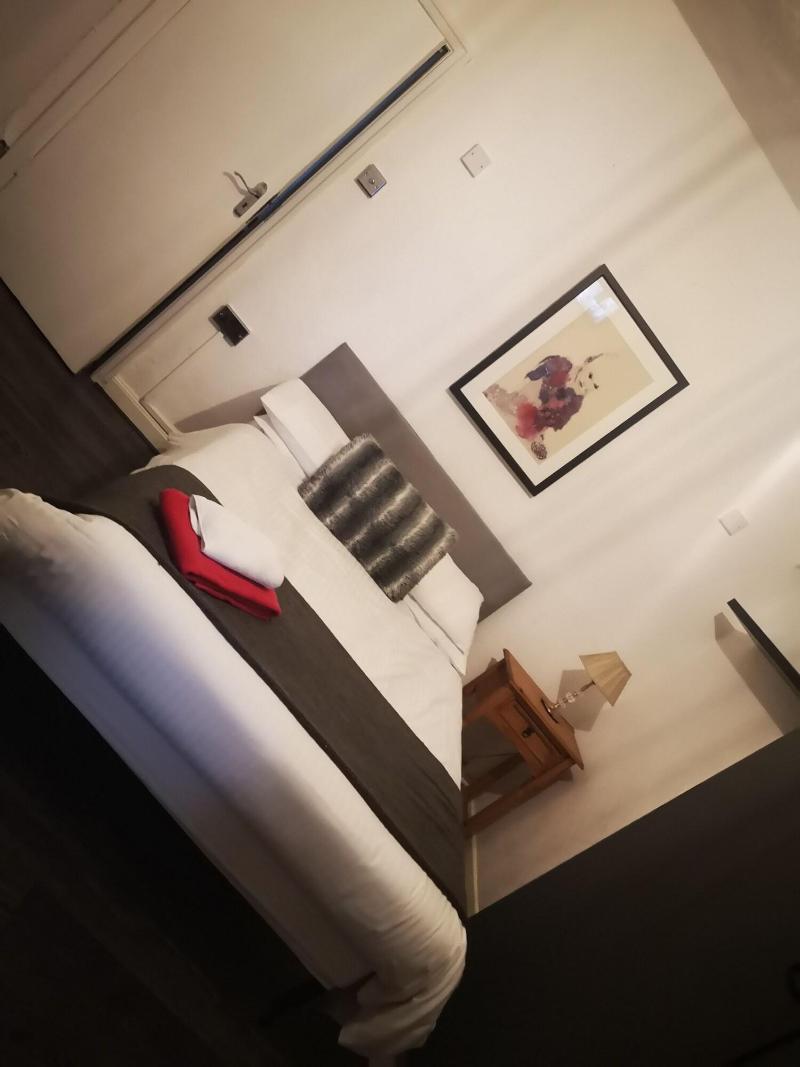 Lynbar Hotel - Oda