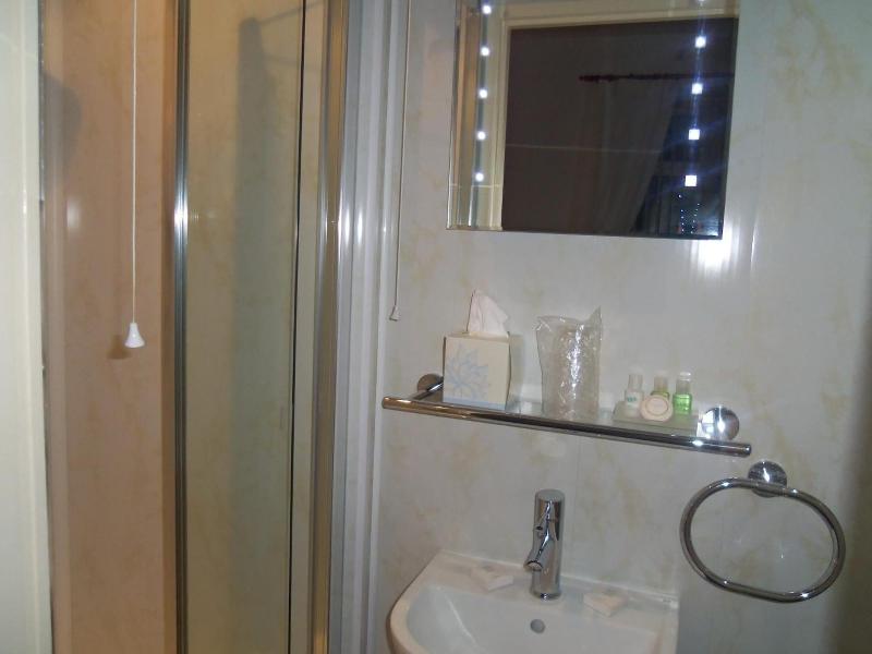 Lynbar Hotel - Oda