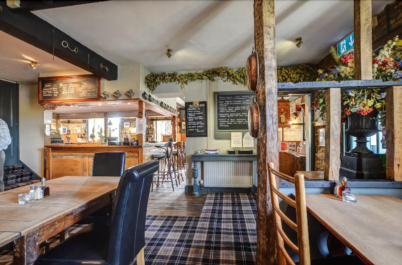 Thames Head Inn - Bar