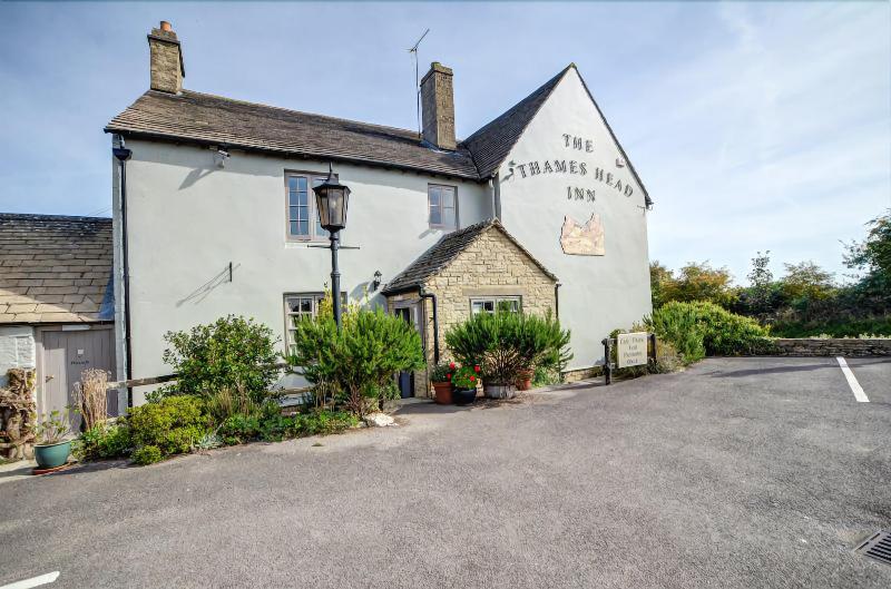 Thames Head Inn - Genel