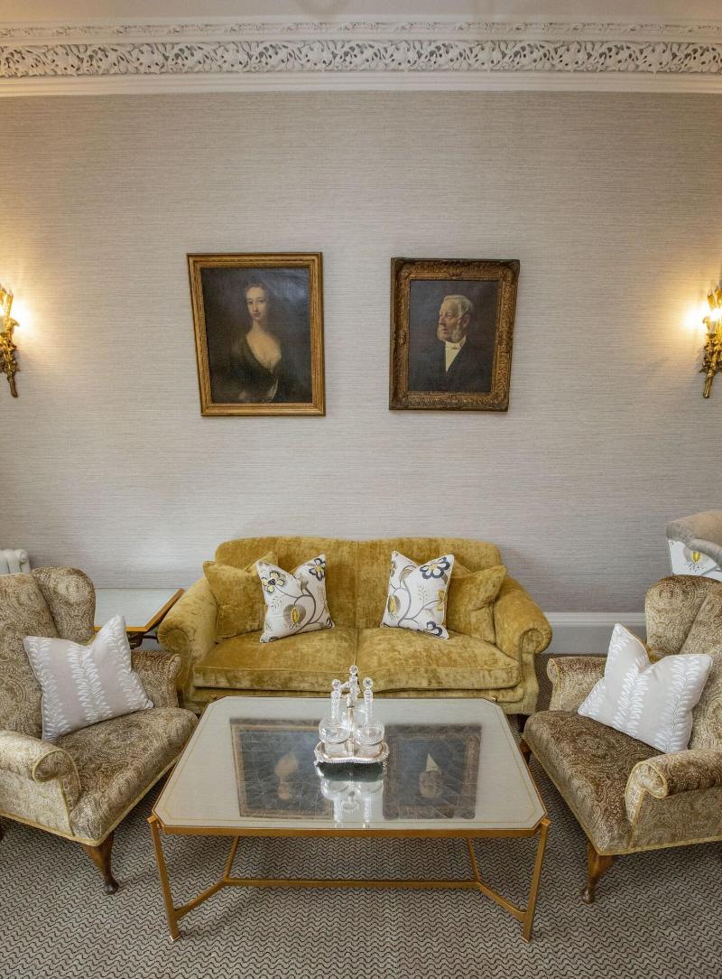 Lords Of The Manor Hotel - Lobi