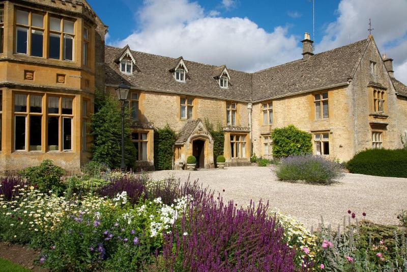 Lords Of The Manor Hotel - Genel